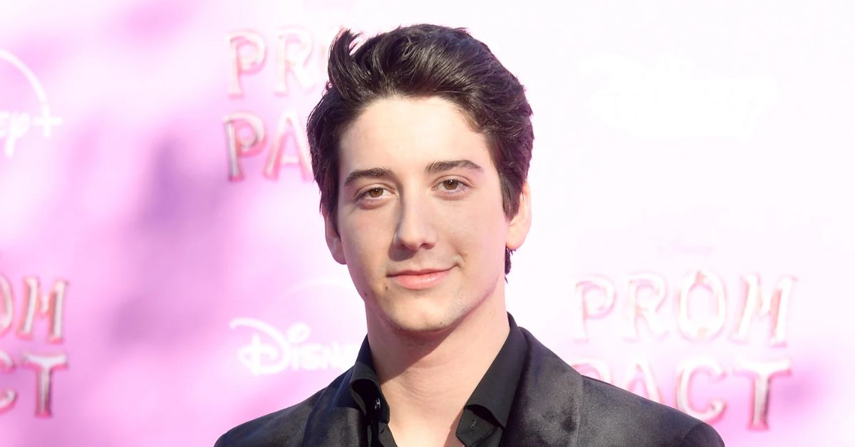 Milo Manheim Relationships